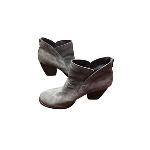 Kork-Ease Gray Suede Ankle Boots Stacked Slouches Preppy Heels Women's Size 8.5